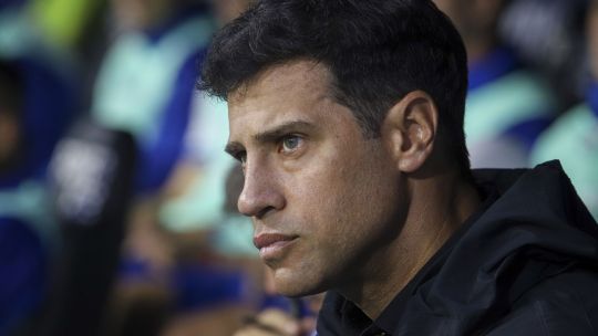 Vélez echó a Sebastián Domínguez tras la caída con Huracán: se fue sin triunfos ni goles en el Apertura 2025
