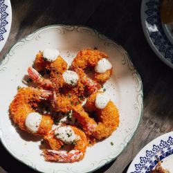 Vuelve Tapeando, esa sana costumbre española de comer bocados y raciones en buena compañía.
