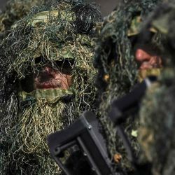 Miembros de la Fuerza de Seguridad de Kosovo (FSK) participan en una ceremonia. Foto de Armend NIMANI / AFP | Foto:AFP