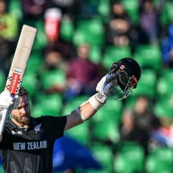  El neozelandés Kane Williamson durante el partido de cricket semifinal internacional de un día (ODI) del ICC Champions Trophy, en Lahore. Foto de Aamir QURESHI / AFP | Foto:AFP