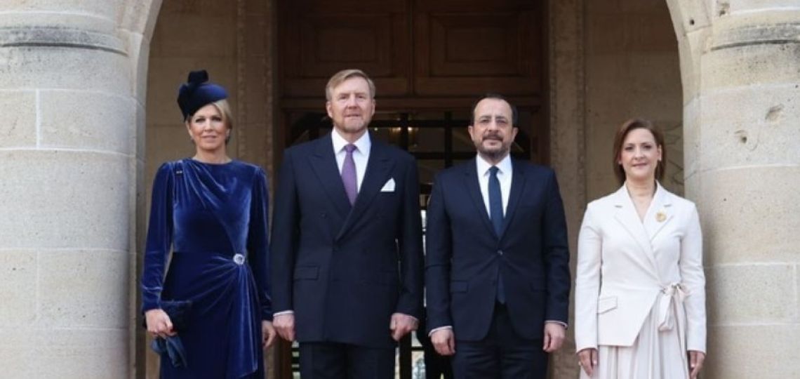 La reina Máxima y su elección royal blue ideal para el otoño