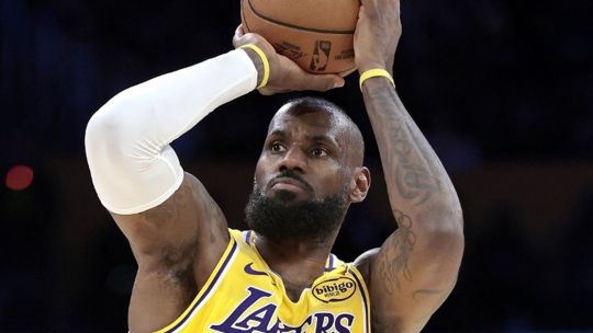LeBron James a los 41 años dejará Los Ángeles Lakers tras ocho años y considera propuestas de nuevas franquicias