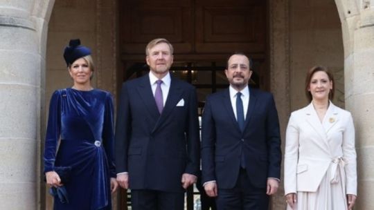Máxima de Holanda y su elección royal blue ideal para el otoño