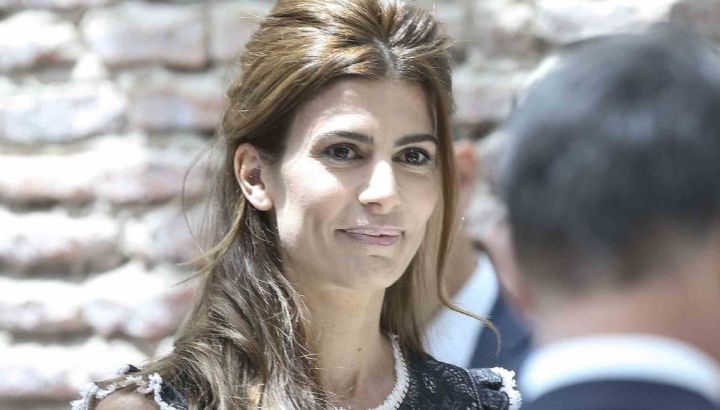 Juliana Awada en Bahía Bustamante: el jean roto que vuelve a ser tendencia