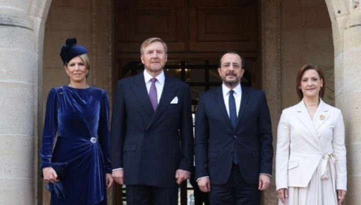 La reina Máxima y su elección royal blue ideal para el otoño