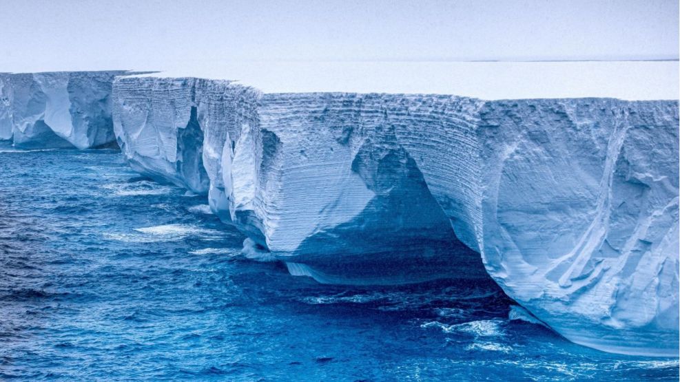 El impactante iceberg "A23a" se detuvo cerca de las islas Georgia del Sur