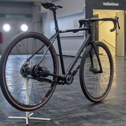 tres veinteañeros fundadores de Unicy crearon la transmisión por cardán para bicicletas, que reemplaza a las cadenas.