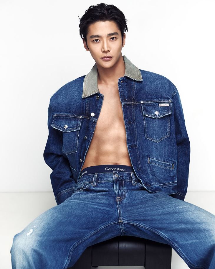 Rowoon en ropa interior