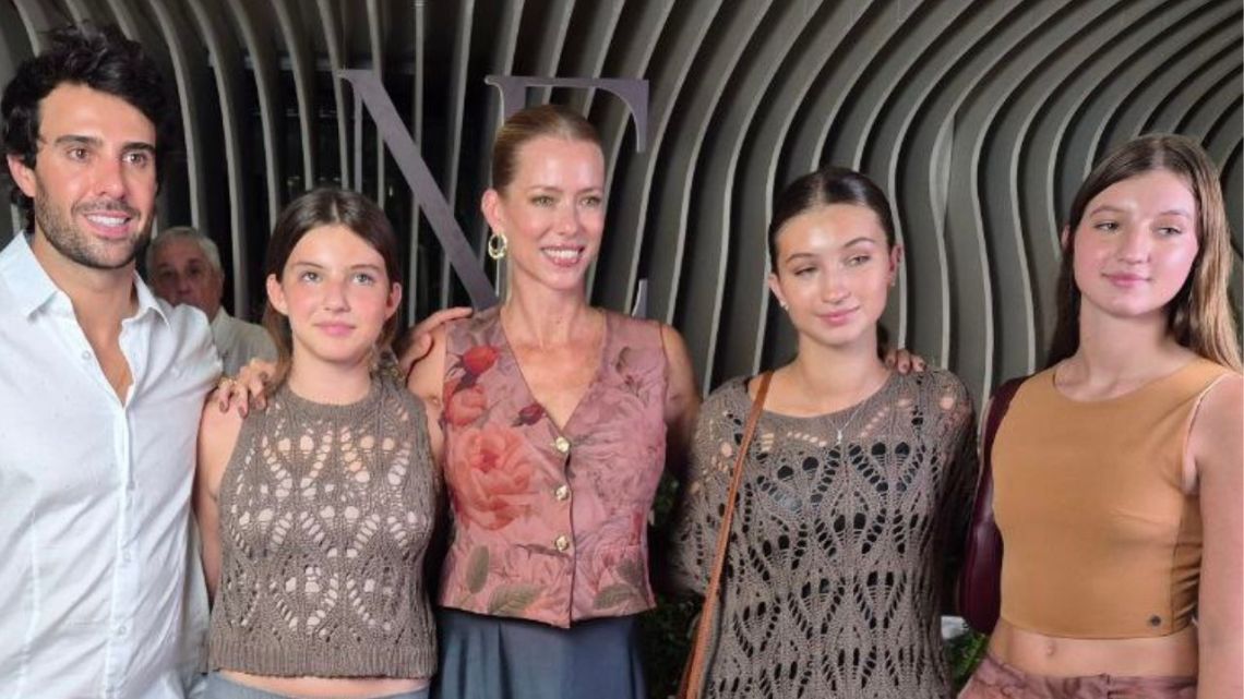 Looks únicos de Allegra, Sienna e Indiana Cubero: estampas florales y crochet en la noche de Nicole Neumann