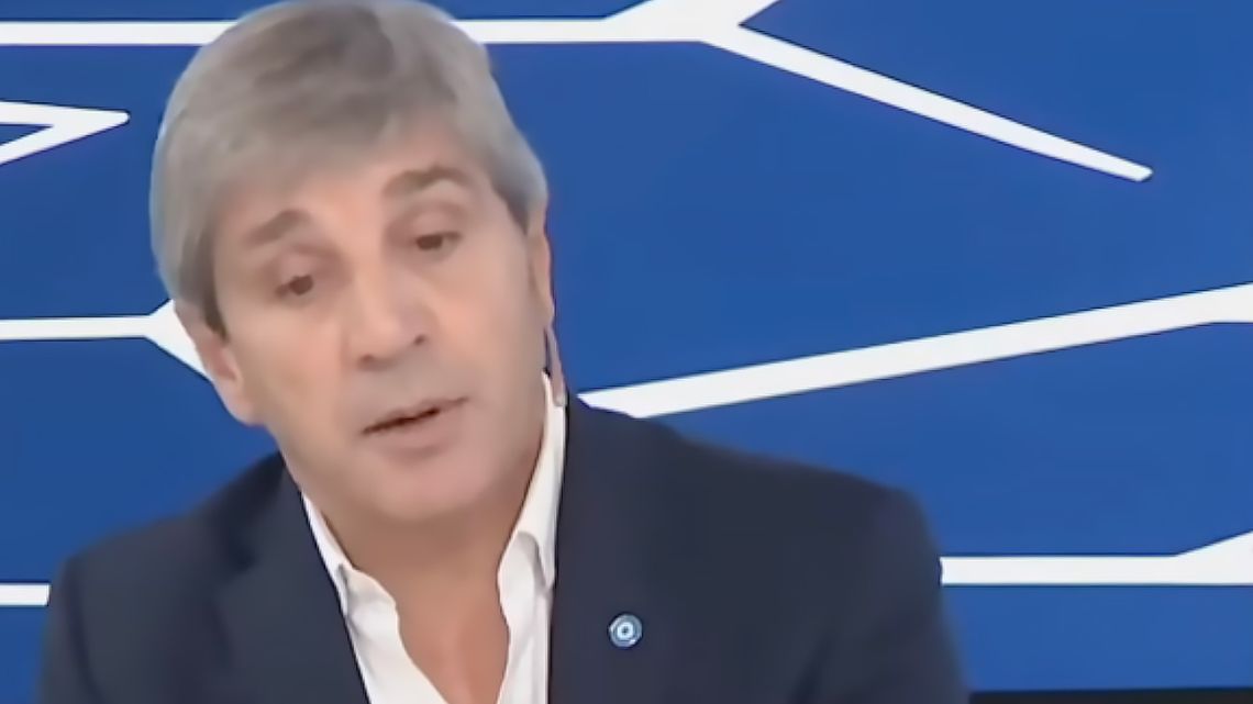 En una rueda en rojo para el mercado, Luis Caputo apuntó a las "operaciones" que buscan desestabilizar