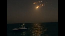 Los restos del cohete de Space X iluminando el cielo sobre Bahamas y las islas Turcas y Caicos.