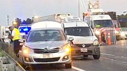 Quiso cruzar la autopista Panamericana caminando, lo atropellaron, provocó un choque y murió