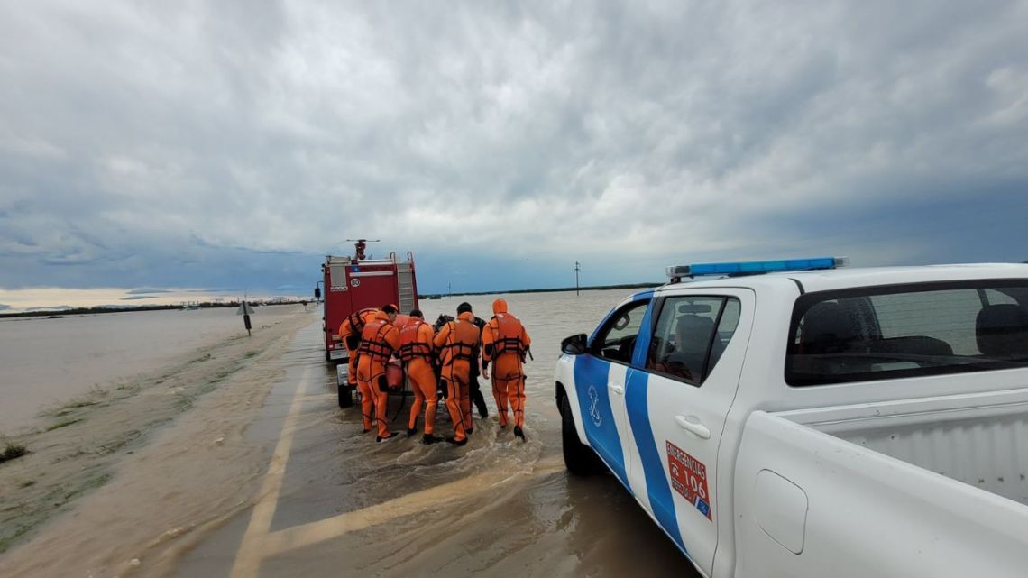 Inundaciones devastadoras en Bahía Blanca: el día después siguen