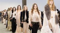 Chloé redefine la feminidad en su colección Invierno 2025: los detalles del desfile en París Fashion Week