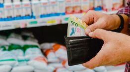 090325_billetera_pesos_supermercado_shutterstock_g