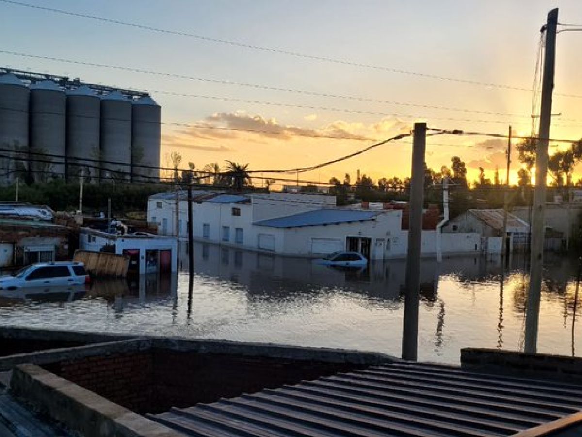  Gabriel De Barrenechea, damnificado por el temporal en Bahía Blanca: “Gracias a dios pudimos salvar a la familia que es lo primordial”