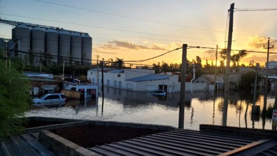  Gabriel De Barrenechea, damnificado por el temporal en Bahía Blanca: “Gracias a dios pudimos salvar a la familia que es lo primordial”