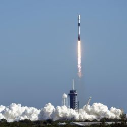 El efecto invernadero enfría las partes superiores de la atmósfera, lo que aumenta la cantidad de 