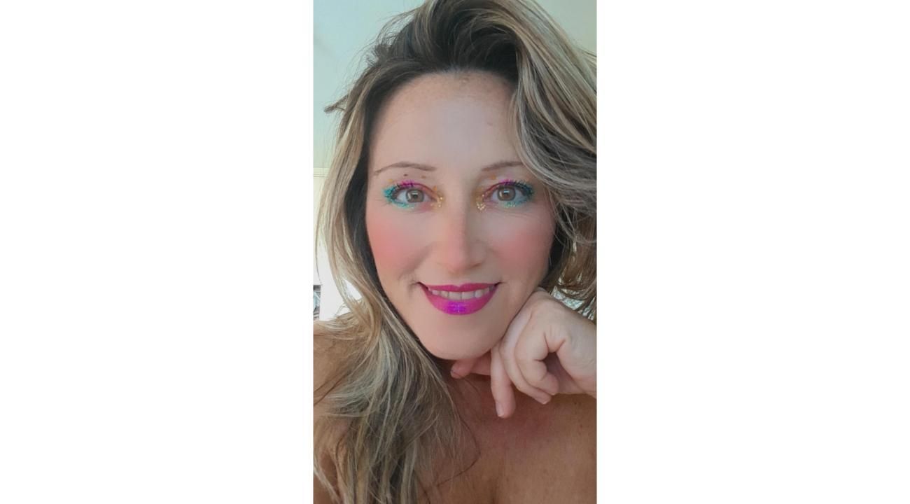 Rosalía Glitter: Un viaje de color y amor