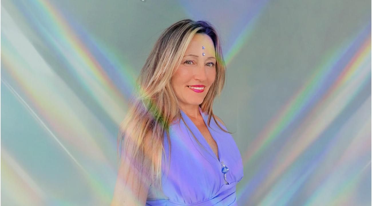 Rosalía Glitter: Un viaje de color y amor