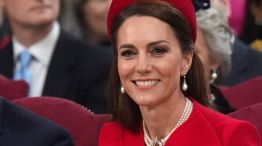 Kate Middleton irradia elegancia en un look rojo total