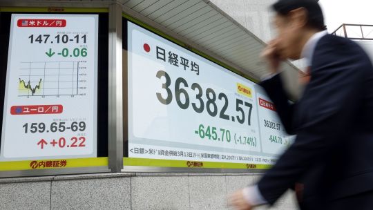 Stock Selloff Extends to Asia on Growth Concerns