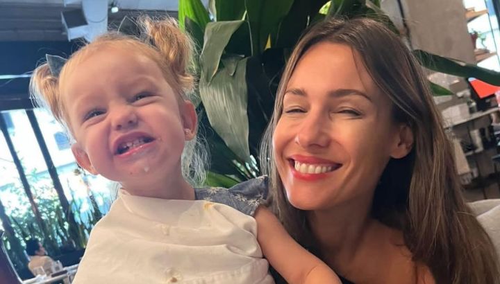 Pampita mostró a Ana García Moritán dar sus primeros pasos de ballet 