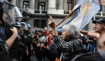 La marcha de los jubilados con los hinchas, la protesta en el Congreso 20250312