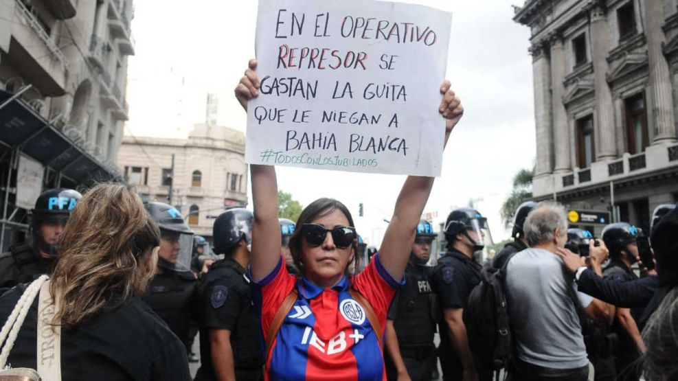 La marcha de los jubilados con los hinchas, la protesta en el Congreso 20250312