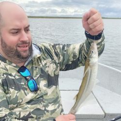 El pesquero con sus botes y zona de descanso para los aficionados, ejemplar por las comodidades que brinda para la familia. La carnada ideal para esta pesca: mojarra mediana.