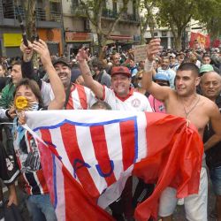 Marcha de los jubilados con los hinchas, la protesta en el Congreso | Foto:Pablo Cuarterolo