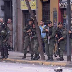 Marcha de los jubilados con los hinchas, la protesta en el Congreso | Foto:Juan Obregon