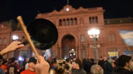 Cacerolazos en Casa Rosada por jubilados