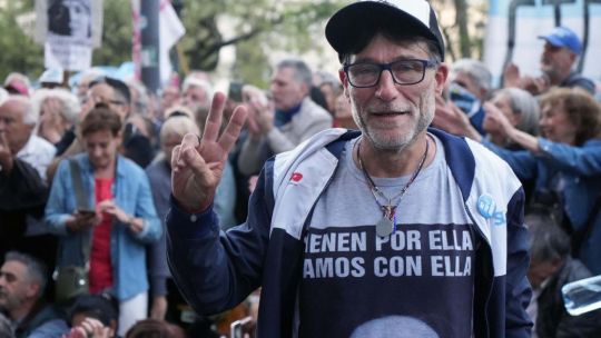 Quién es el Padre Paco, protagonista en la protesta en el Congreso