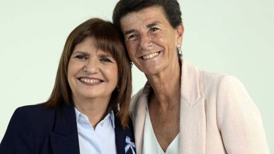 Patricia Vázquez junto a Patricia Bullrich