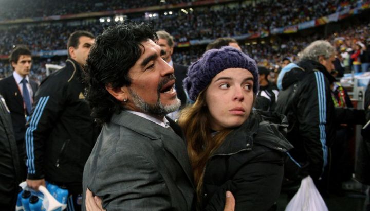 Dalma Maradona contó cómo se sintió al ver la foto de su padre en el juicio por su muerte: “Fue durísimo"