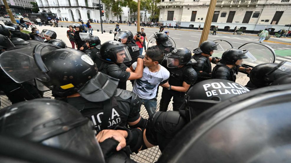  La marcha de los jubilados con los hinchas, la protesta en el Congreso 20250312