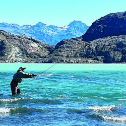 Para llegar al pesquero conocido como Punta del Lago, desde El Calafate son unos 65 km y 1 hora de viaje en camioneta, aproximadamente.