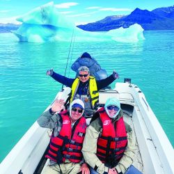 Para llegar al pesquero conocido como Punta del Lago, desde El Calafate son unos 65 km y 1 hora de viaje en camioneta, aproximadamente.