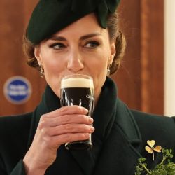 Kate Middleton con un look total green y cerveza en mano celebró San Patricio