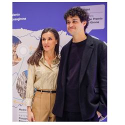 Letizia Ortiz demuestra como una cartera es la protagonista de un look  