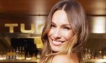 De seda y con transparencias, el jugado look de Pampita para una noche especial en Miami