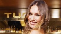 De seda y con transparencias, el jugado look de Pampita para una noche especial en Miami