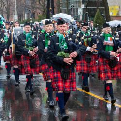 Imagen de una banda realizando una presentación durante el Desfile del Día de San Patricio de Toronto 2025, en Toronto, Canadá. El Día de San Patricio es ampliamente celebrado por las comunidades irlandesas de todo el mundo. | Foto:Xinhua/Zou Zheng