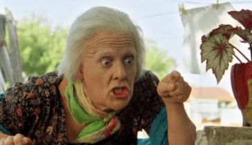 Antonio Gasalla como Mamá Cora