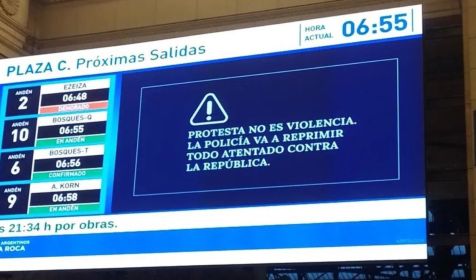 El Gobierno intimida a los manifestantes con anuncios en las estaciones de trenes: "La policía va a reprimir" 