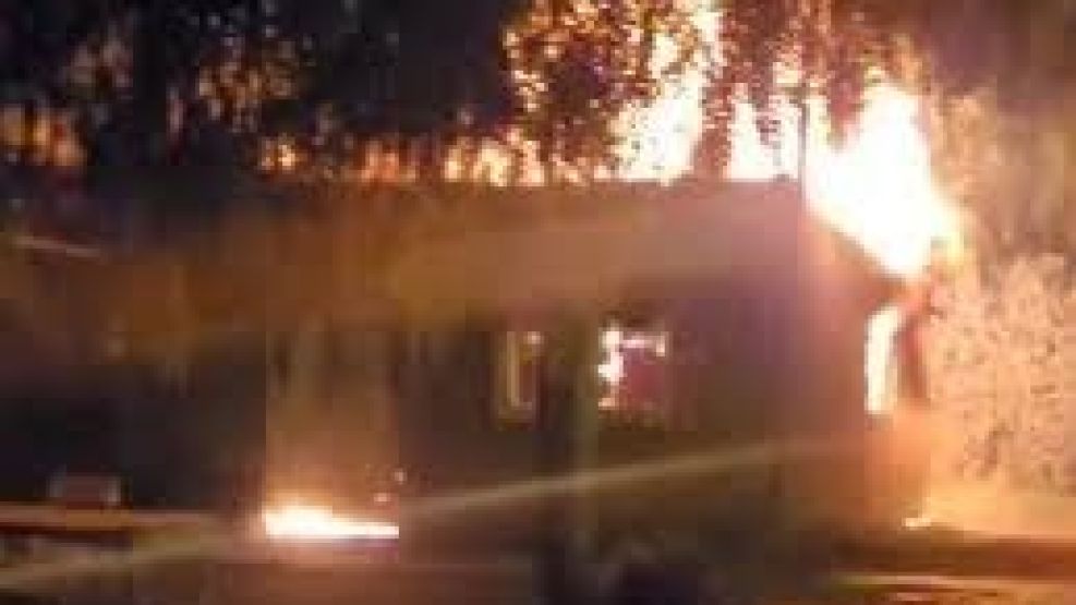 El incendio ocurrió en una vivienda del Barrio San Martín de la ciudad de Mendoza. 