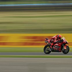 El piloto español de Ducati Lenovo, Marc Márquez durante la sesión de entrenamientos. | Foto:LUIS ROBAYO / AFP