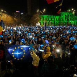 Imagen de personas participando en una manifestación a favor de Europa, en Bucarest, Rumania. | Foto:Xinhua/Cristian Cristel
