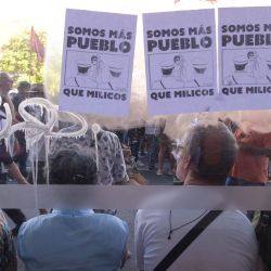 La marcha a favor de los jubilados: consignas por Pablo Grillo y críticas al acuerdo con el FMI. Con carteles improvisados, a los reclamos por la situación de los jubilados se sumó este miércoles el cuestionamiento al acuerdo con el FMI. Sin embargo, por lejos, lo que más se registró la consternación por el estado del fotógrafo herido de gravedad la semana pasada. | Foto:Juan Obregon